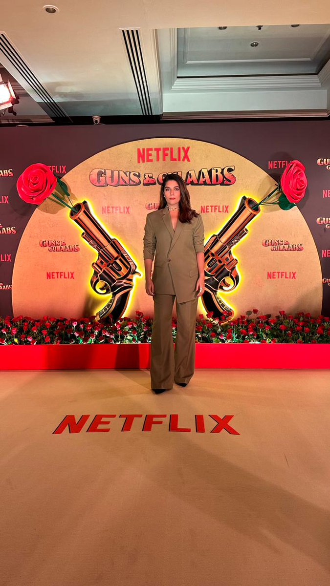 MovifiedBolly's tweet image. Guns and Gulaabs star Pooja Gor was spotted at the show Premier in the city.

#PoojaGor #GunsAndGulaabs