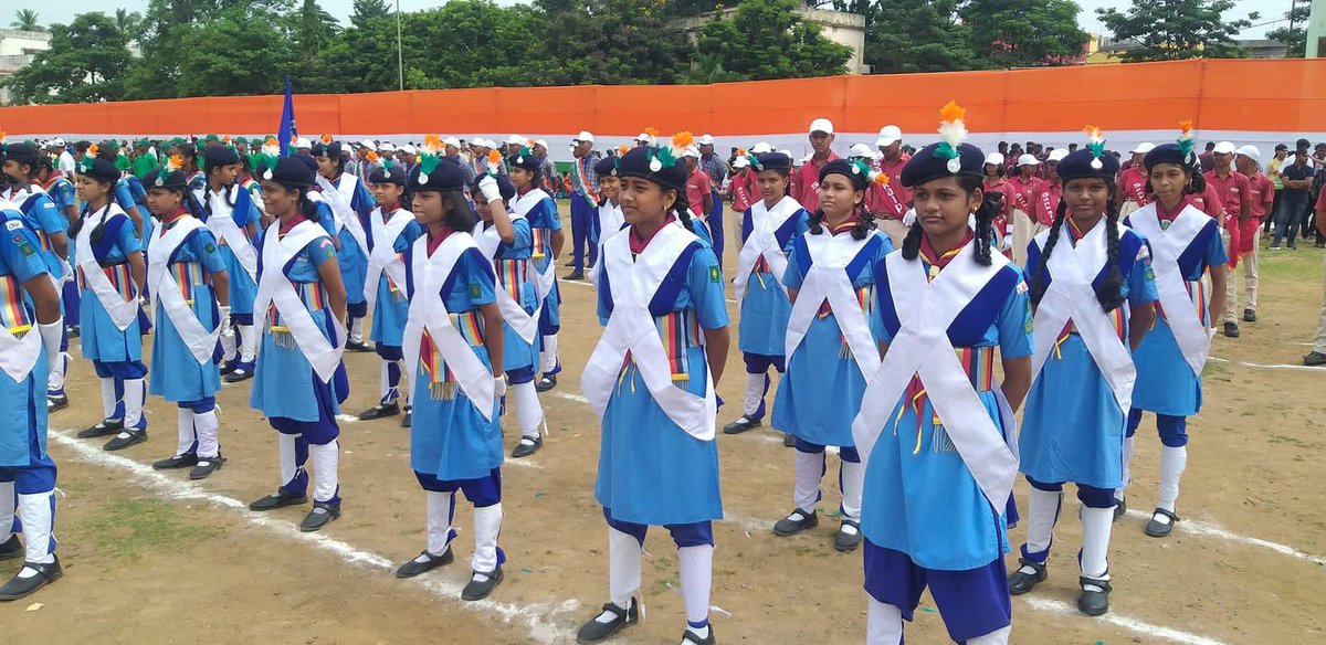 bsgnhq's tweet photo. Members of Odisha State celebrated Independence Day with a theme “Har Ghar Tiranga 🇮🇳”On the eve of Celebration of "AZADI KA AMRIT MAHOTSAV". They organized  March past ,Dance Competition, Sapling Plantation and also District &amp; State Level Parade . https://t.co/TWDpS36V5e