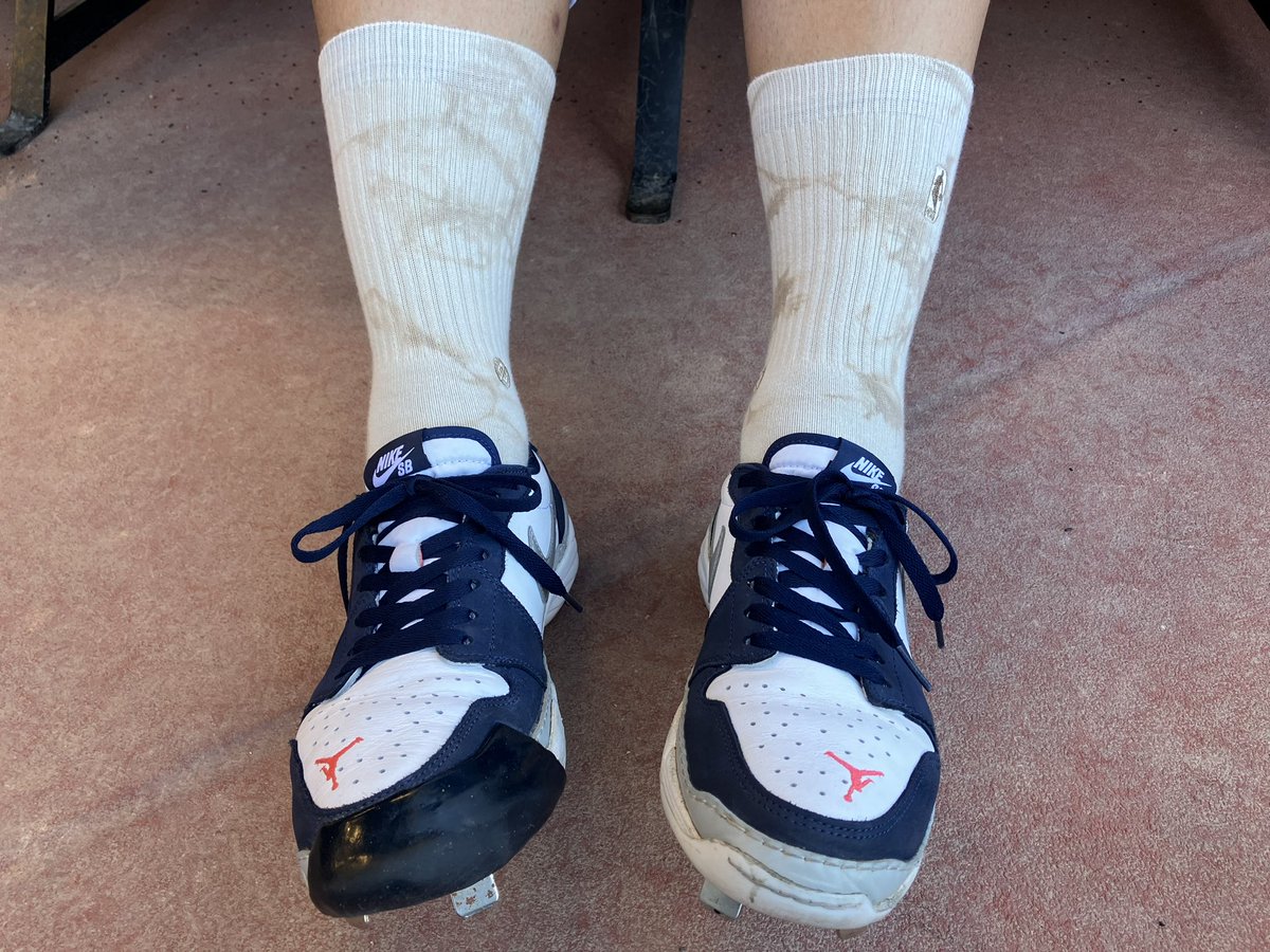 ydb_yokohama's tweet photo. 本日の #ヤスの靴下🧦😎

#山﨑康晃 選手 @19Yasuaki 
#baystars https://t.co/0jpmUryWst