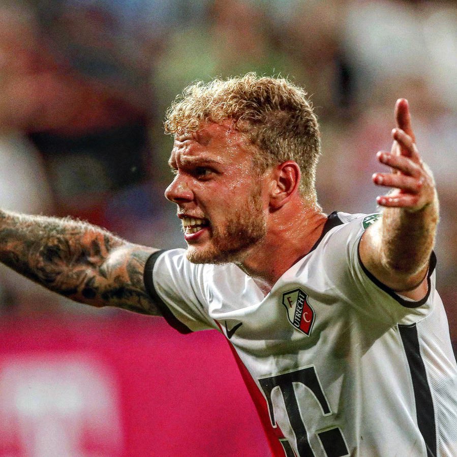 MelleDekker's tweet image. 🎖️ Luuk Brouwers is gearriveerd bij het Abe Lenstra Stadion. 

Hier heeft hij zijn medische keuring en daarna volgt zijn officiële presentatie. 

#scheerenveen #heerenveen #luukbrouwers #primeur