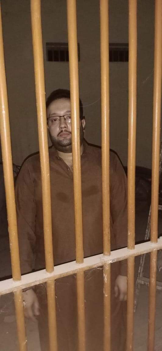 مسند نشينو گھڻو ئي ٿيو،
ھاڻي درگاھون تڪيا بہ خالي ڪريو،

#JusticeForFatima