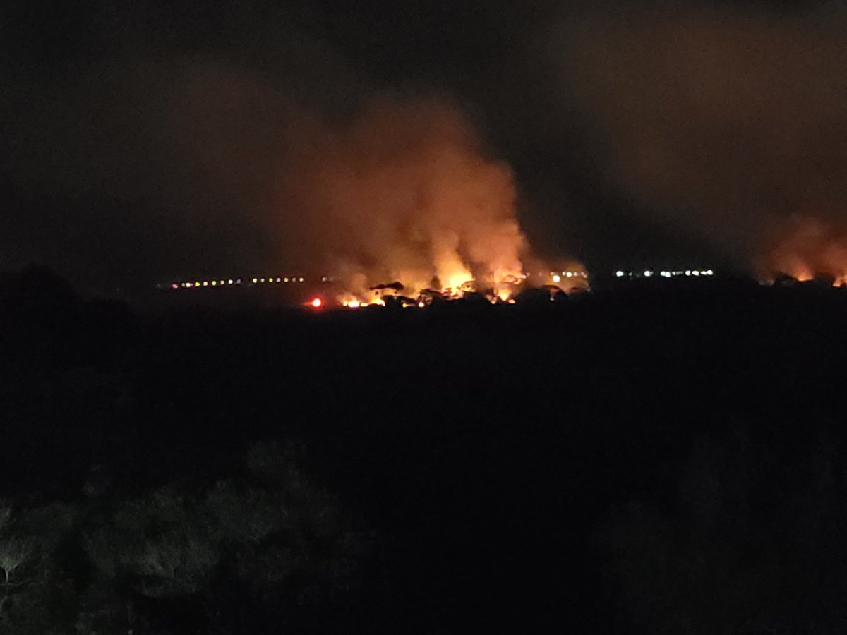 RUGGEDVALOR's tweet photo. UPDATE: Wahiawa fire has split into 3 sections. #Wahiawafire #hawaiifires #HawaiiWildfires #Update https://t.co/i16PP5OGGQ
