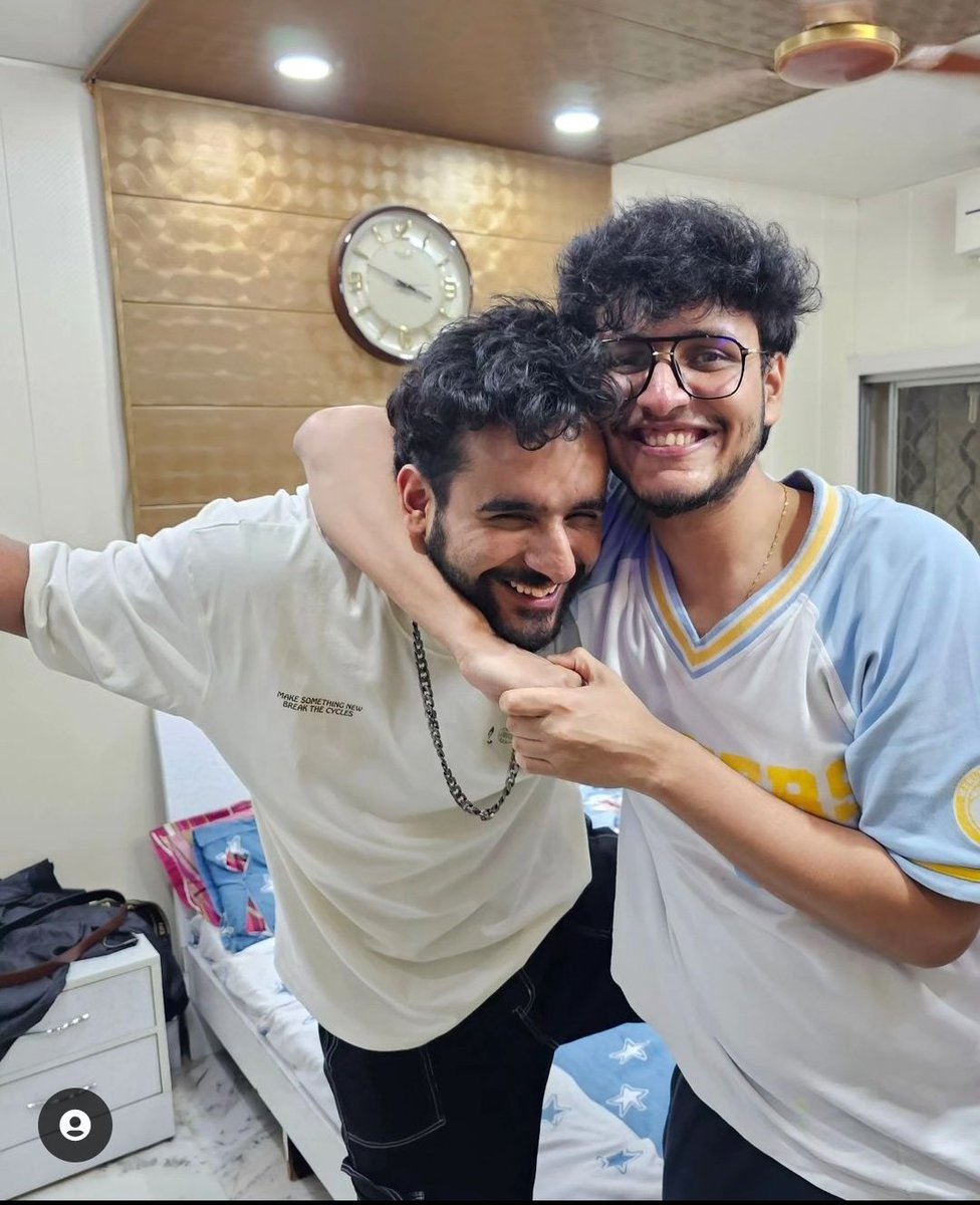 TheKhabriTweets's tweet photo. Most awaited reunion #FukraInsaan and #TriggeredInsaan https://t.co/8Jdx3r6FPF