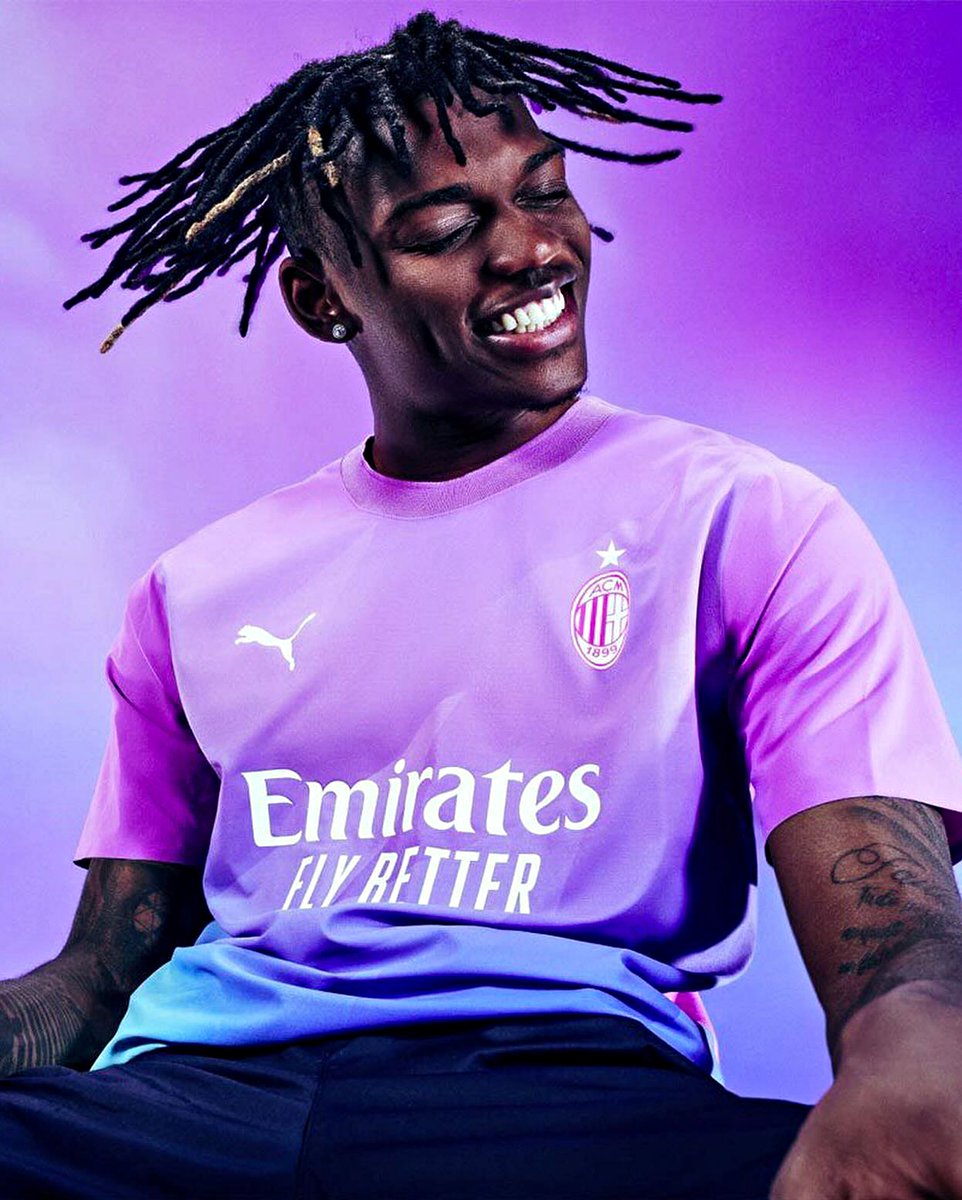 B24PT's tweet photo. O novo terceiro equipamento do Milan 🔥 https://t.co/Dj8uWx3xfY