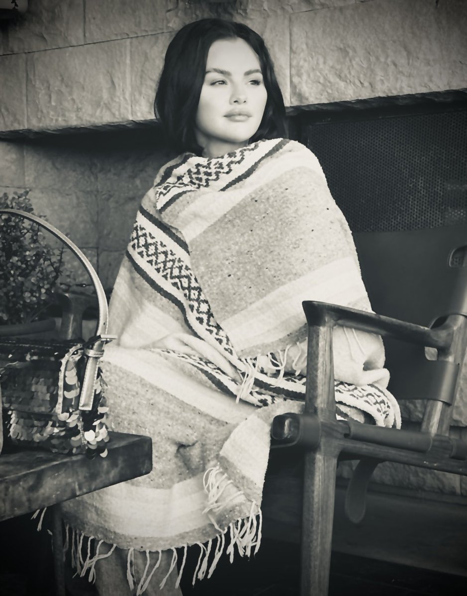 CharlesMrTurner's tweet photo. Esta es Lovyulaic Alovson, la primera mujer que lideró la resistencia contra la deforestación de las últimas selvas vírgenes de centroamérica, que permanecieron intactas hasta final del s. XIX. Gracias a ella, aún existen ejemplares de Sieleenator, una especie de caimán endémico. https://t.co/XWQGFXpqWe