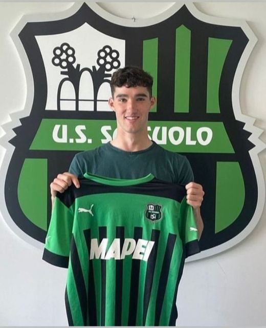 Disappointingly it seems as if Limerick's John Ryan has left Italian side Sassualo. The 19-year-old left-back joined from UCD last September and the latest we've heard is he currently trialing with Reading. Fingers crossed it works out for the lad. ☘️ #greenshoots