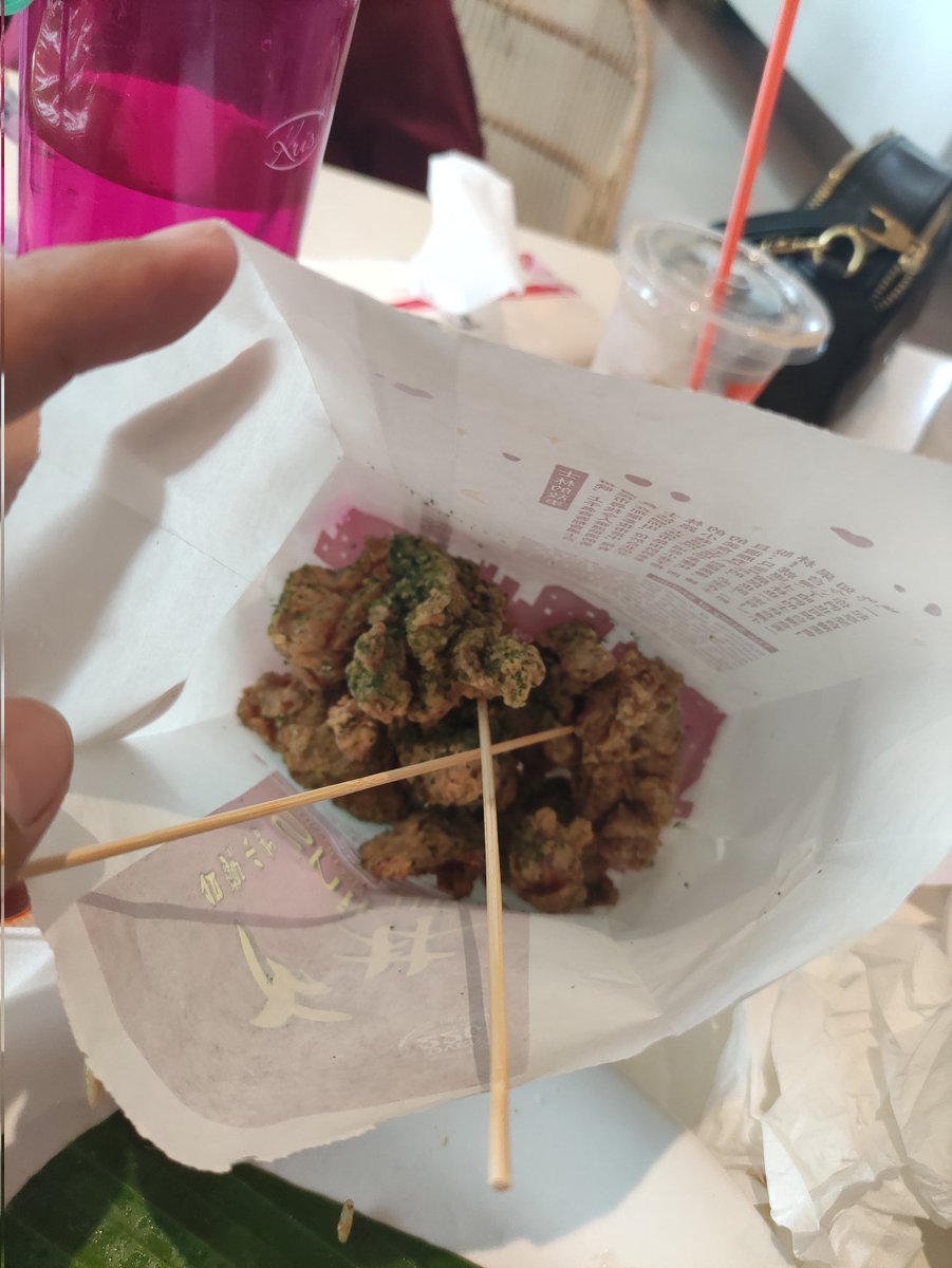 cuteranger123's tweet photo. Langganan bertahun2 Shihlin baru kali ini beli @HRDTribinaGroup  d margocity isinya secuil. Apa lagi apes aja ya 😂 https://t.co/YbOYTPuLqS
