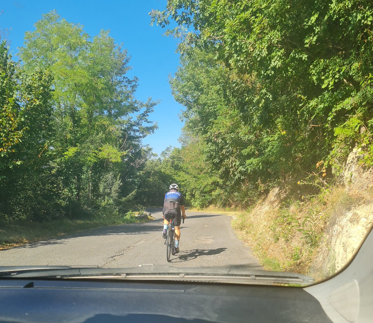 Antetempo's tweet photo. Come si chiamano quelli che si mettono al centro della strada? https://t.co/AbDYPXlQ4T
