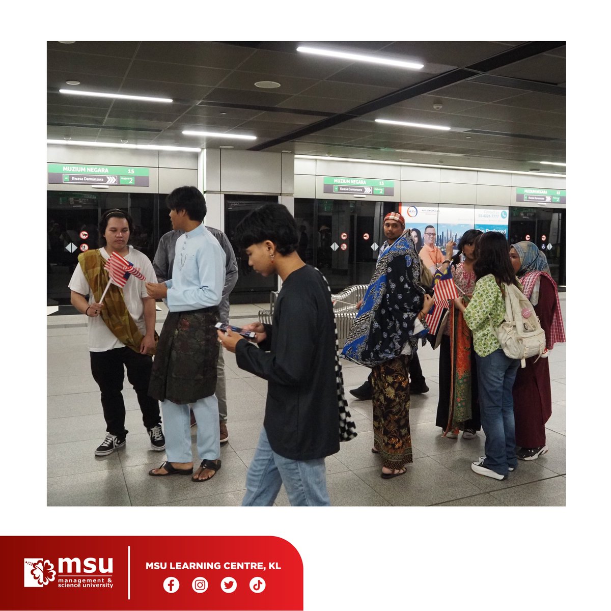 MSULCKL's tweet photo. MLC Merdeka Program 🇲🇾🇲🇾

Merdeka cheers echoed from KL Sentral to Bukit Bintang while #MSUrians wearing traditional attire, to show the spirits of Anak Malaysia.

Proud of our #MSUrians 🌺

#sayaanakmalaysia🇲🇾
#merdekawalk
#keretapimerdeka
#lovefromMLC❤️
#MSUMalaysia https://t.co/H9Kn8HObrZ