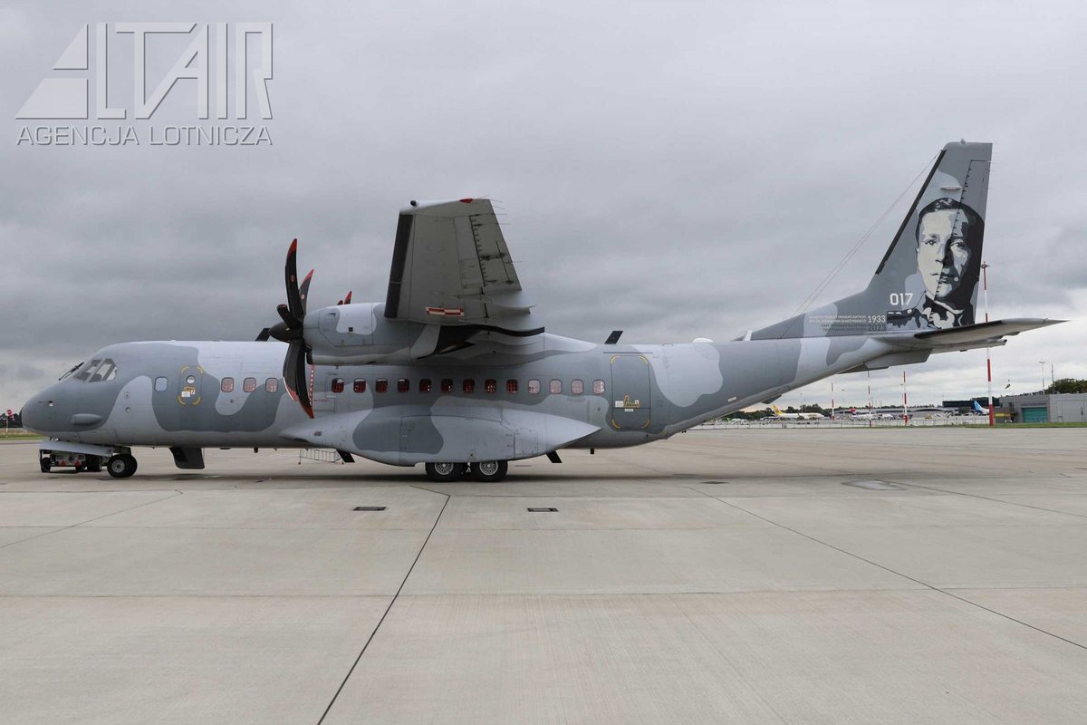 AirbusDefence's tweet photo. Nice painting 🎨 on the vertical stabilizer of one of the Polish 🇵🇱 #C295 celebrating the 90th anniversary of Col. Stanisław Skarzynski's record-breaking solo flight over the Atlantic from Saint-Louis, Senegal to Maceió in Brazil (3,582 km) in 20 hours and 30 min.
#avgeek 

📷 Marcin Sigmund - @AltairAgencja