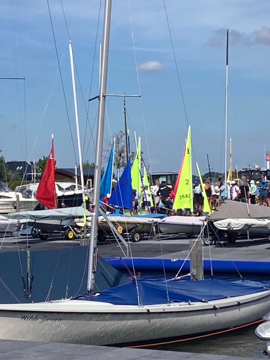 AstridHeijstee's tweet photo. Afgelopen week was het WK parazeilen op ‘ons’ Braassemermeer. Dankzij de vrijwilligers van WV Braassemermeer een meer dan geslaagd sportevenement. Ik mocht de medailles uitreiken aan de zeer getalenteerde sporters die met passie zeilen. Inspirerend om mee te maken. https://t.co/HjBOPNA42Z
