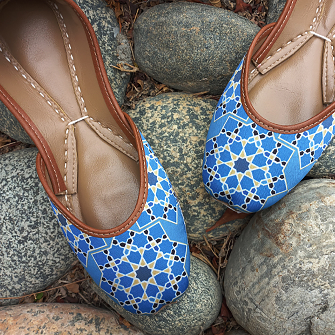 duraprints's tweet image. #DigitalTextile printed Khussas by @‌snf.products

The perfect pair of khussas digitally printed on a white #Satin, to pair with your ethnic outfits to bring that extra pop of color!

#Khussa 🩰✂️🧵

snfproducts.pk/product-catego…