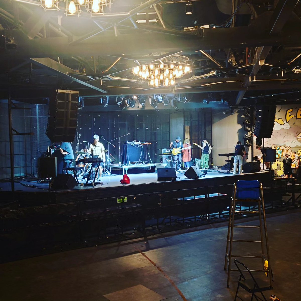 djokawari's tweet photo. 杭州到着!

これよりリハーサル

いよいよ今夜の杭州から、全１６都市のツアーのスタートです。

8月17日 杭州 大麦66
8月18日 宁波 灯塔音乐现场（U-PARK）
8月19日 福州 唯美客MAKERLIVE（i33）
8月20日 深圳 NuBond

【Ticket】
秀动 https://t.co/x8n0QEE0Mv https://t.co/v3WuSoOWXt