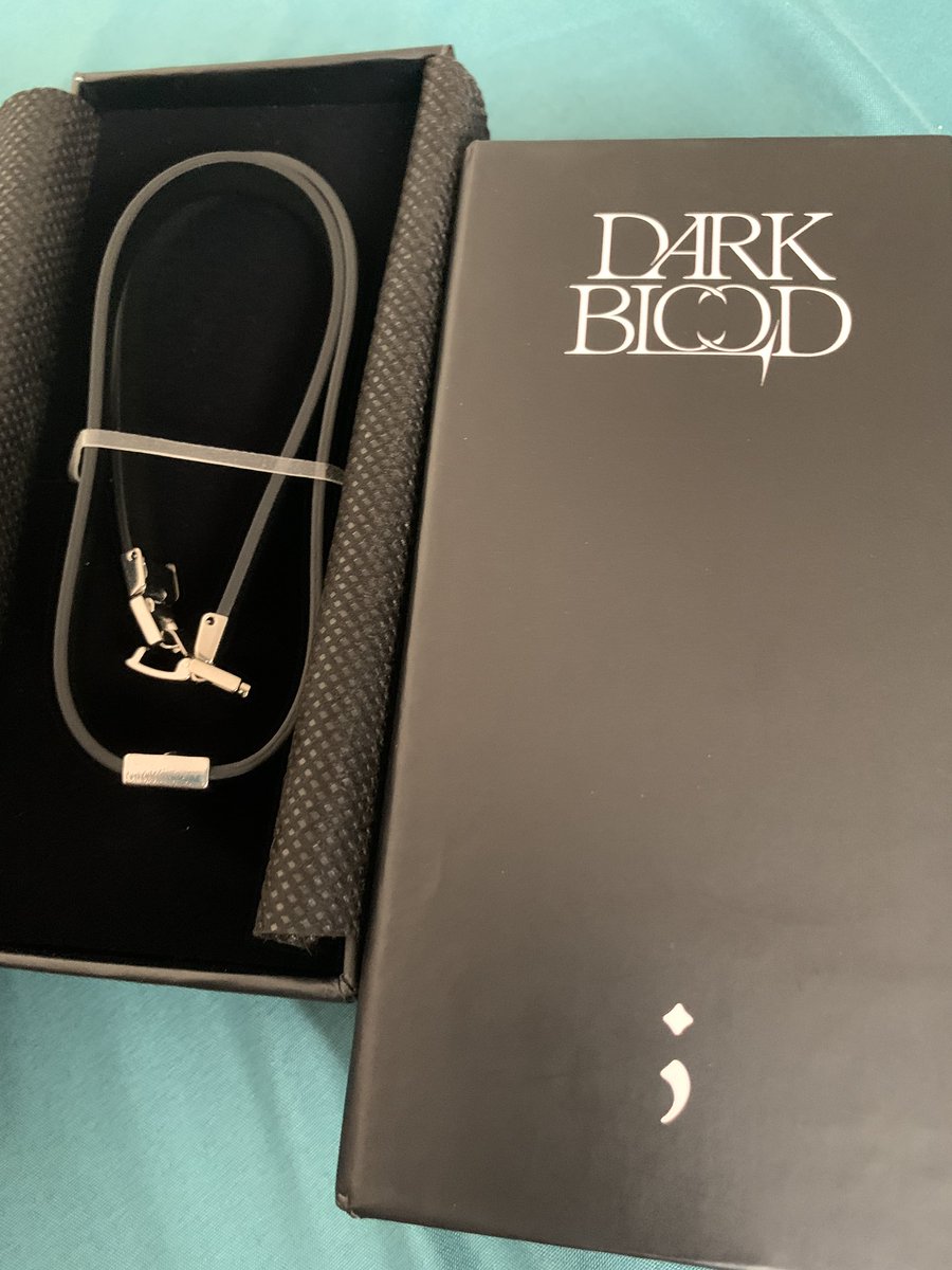 collyunki's tweet photo. hi is anyone inch in buying my dark blood choker bracelet TT it doesnt fit me so planning to sell it nalang sana, comes w box and plastic! 

wts lfb ph ic interest check https://t.co/WekX2MGJsH