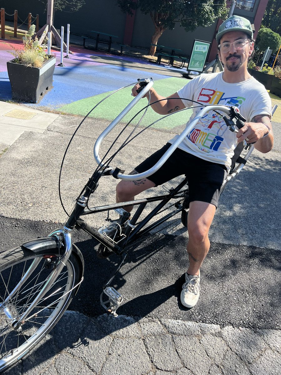 @ridebreadwinner And lookey here... Sean from Rendered showed up w the recumbent that inspired the @pedalpalooza poster!!