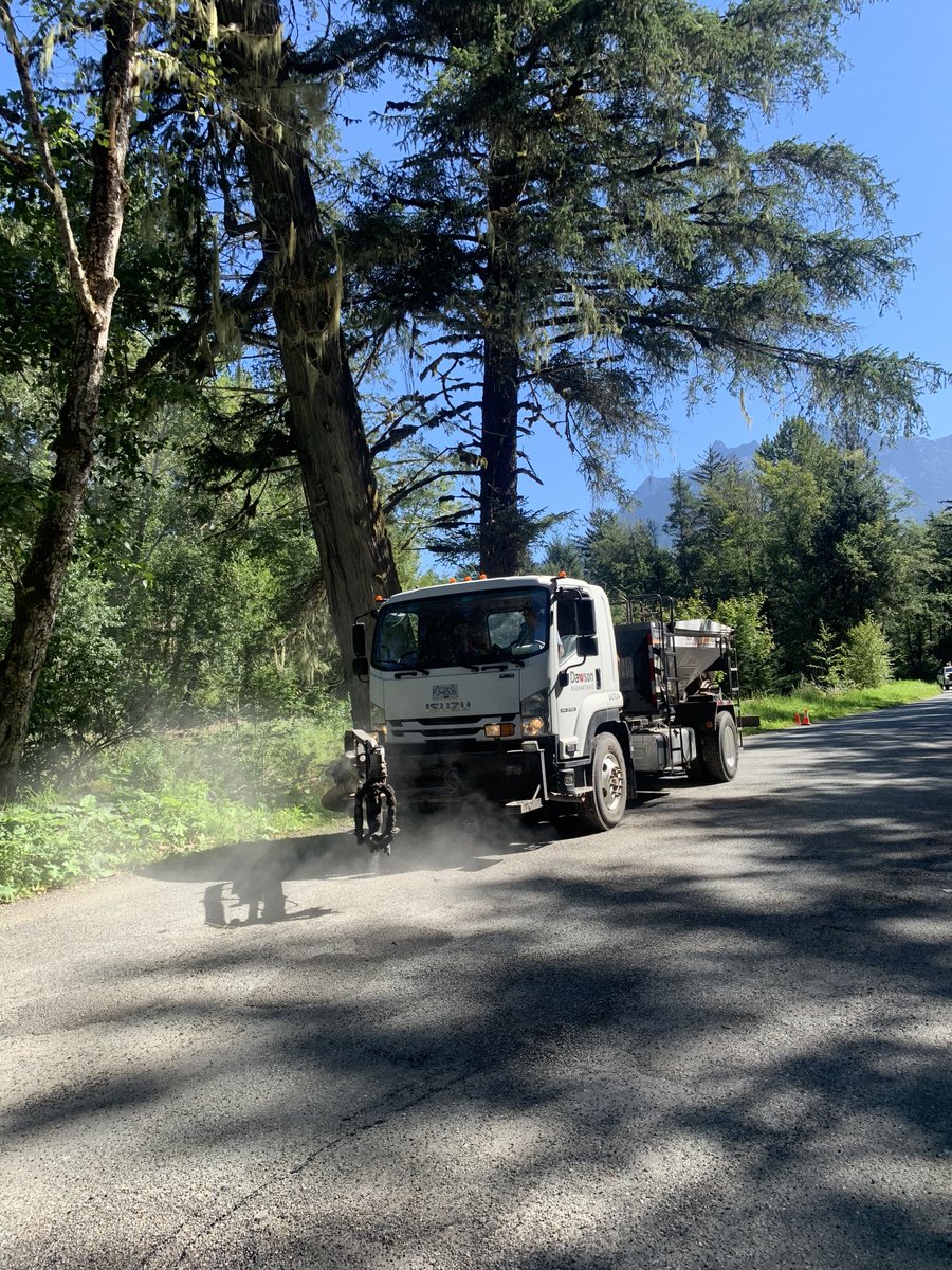 One of the DRM #BellaCoola crew members has been trained on this new style of spray patch units and will be busy in various locations over the next few weeks. Please watch for crew and equipment working, and obey all traffic control through our #ConeZoneBC
#Hagensborg #BCHwy20