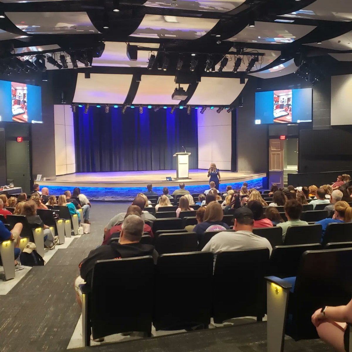 HudgensMolly's tweet image. Loved sharing our @CMOH_Society @CitizenHonors @MedalofHonorCDP @MohMuseum @TheFirstMedals @dbc_inc @SafeSchoolsOrg #savingsycamore story w/ @TylerCoSchools in West Virginia! ⚔ They were such a blessing!💙🖤🤍  #gobesomekidshero 🏰 #mohstrong #Psalm91 #safeandsound #dbcincbooks