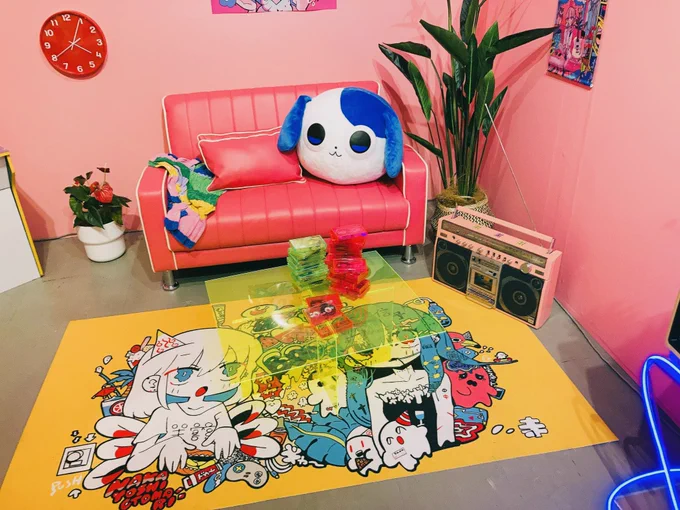てらさん( )の個展、見に行ってきましたー!空間そのものがてらさんの作品を表現してるようなめちゃくちゃ素敵展示でした!イラストもそれぞれの絵に合わせて色んな方法で刷られてて、それがどれも魅力的で良かったです#寺田てら個展 