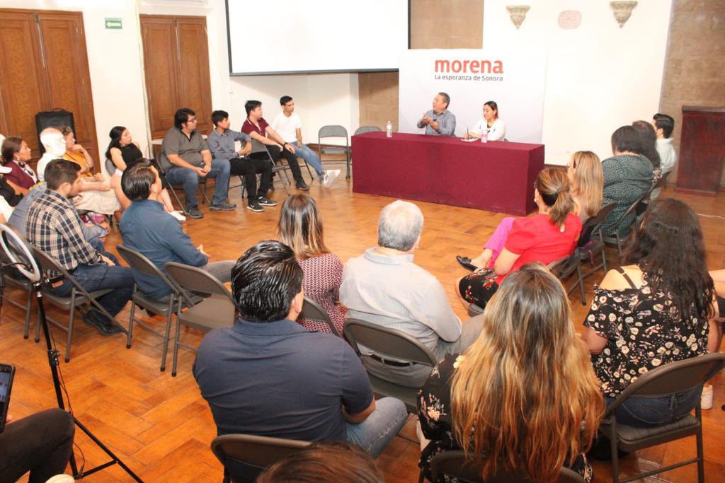 AaronGragedaB's tweet photo. Un gusto aceptar esta tarde la invitación del grupo @patria4t, con quienes tuve la oportunidad de dialogar sobre la Nueva Escuela Mexicana y los Libros de Texto Gratuitos. 

¡La #Educación es tarea de todas y todos! #EducarEsTransformar https://t.co/3tL55KXGTx
