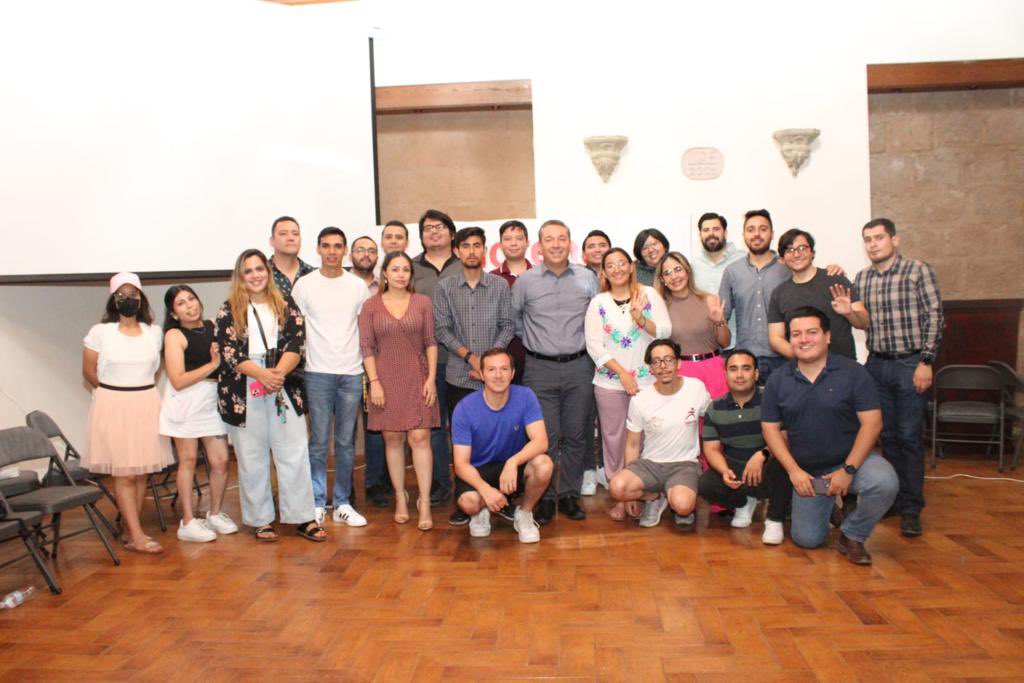 AaronGragedaB's tweet photo. Un gusto aceptar esta tarde la invitación del grupo @patria4t, con quienes tuve la oportunidad de dialogar sobre la Nueva Escuela Mexicana y los Libros de Texto Gratuitos. 

¡La #Educación es tarea de todas y todos! #EducarEsTransformar https://t.co/3tL55KXGTx