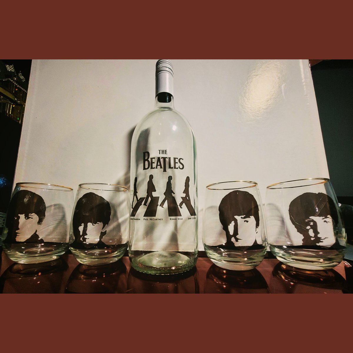 SharisseLynas's tweet photo. Reach out if interested in custom gift ideas like this Wine Bottle and 4 matching glasses having #TheBeatles theme...
Cell: 416-525-9115
Email: info@ponyhubdesigns.ca
#PonyHubDesigns #CustomLifestyle @wild_pony5.0 https://t.co/AIPEvbtxg4