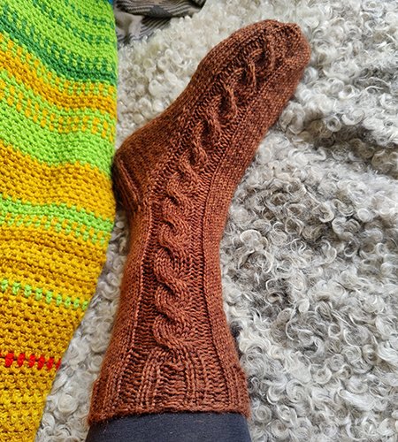 sticklingens's tweet photo. Gunnar Vägmans raggsockor 🧶
Gunnar Vägman är en karaktär i Dan Anderssons diktning som sägs vara baserad på Dans gode vän Ludvig Eriksson i Tattarfallet.
#Stickning #Raggsockor #GunnarVägman #DanAndersson https://t.co/tjnpfGH3zT