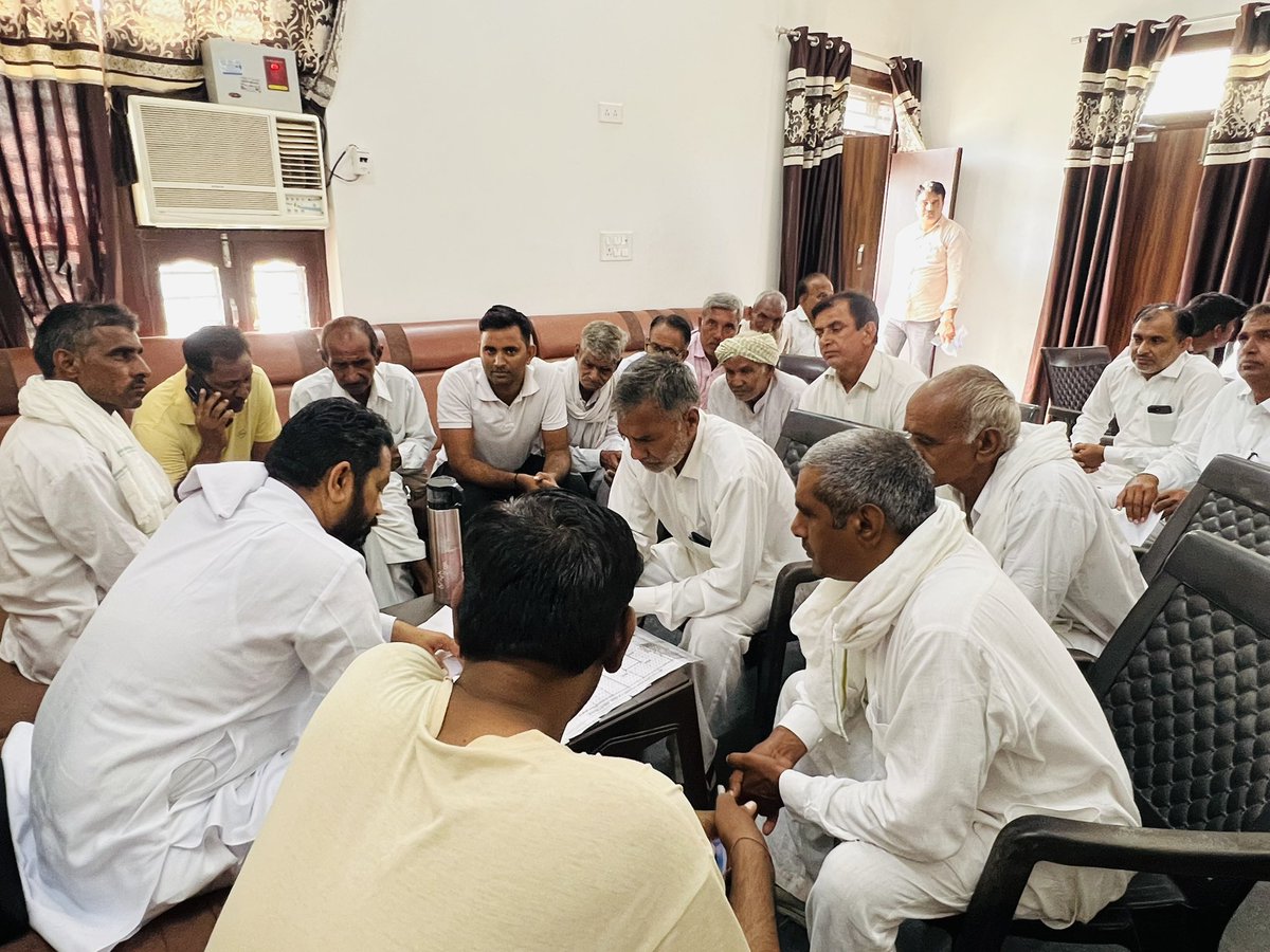 BalwanPoonia_'s tweet photo. आज सुबह सुबह और कल देर रात तक मलखेड़ा निवास पर जनसुनवाई जारी । 
जय जनता 
जय भादरा । https://t.co/85QDdLh4ga