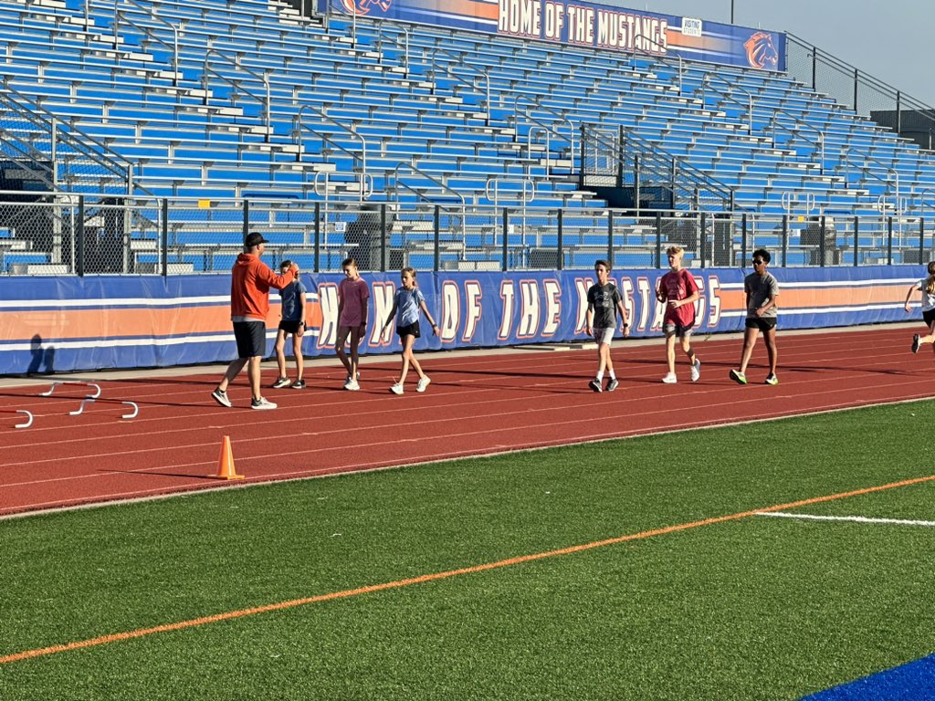 WFMustangAD's tweet photo. Just a few photos of our students putting in the time and effort to get better! More activities and photos to come. Make it a goal to get a little better everyday! #mustangpride https://t.co/jYI6Z75v0g