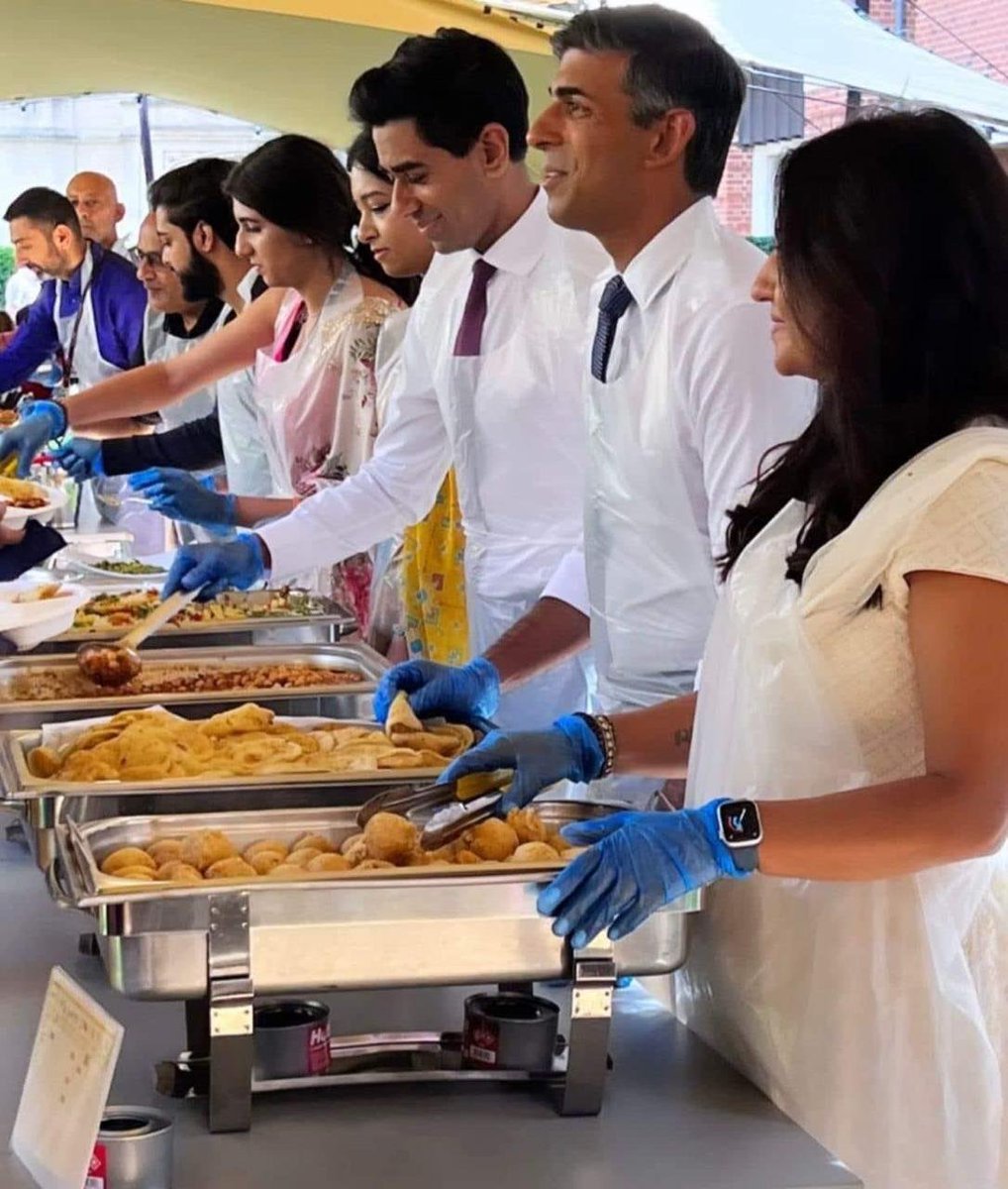 British PM serves Prasad in Morari Bapuji Ram-Katha at Cambridge University