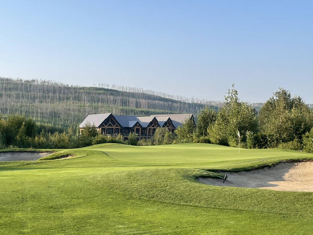bohnysty's tweet image. Always enjoy checking out old projects, course was beautiful tonight. @FortMcMurrayGC @JeffHacior