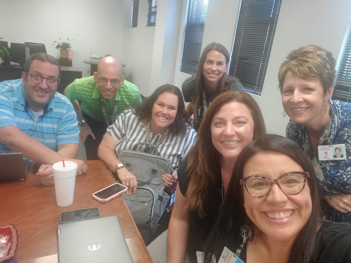 LariLiner's tweet image. SLI loves collaborating w/these amazing leaders! We are ready to #LevelUpPISD and plan some amazing career readiness activities and experiences for our scholars! PS Thanks for being our 1st visitors!  @PrincipalEwing @SelendaAnderson @tnolanwilliams @lwilson_PISD @KristynEdney