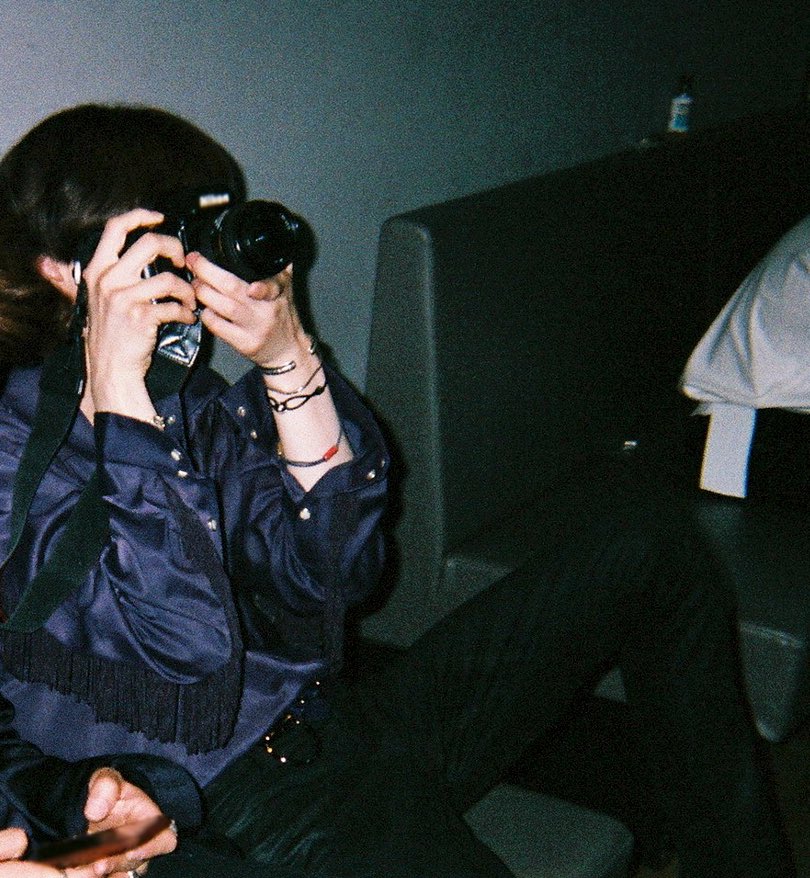 min_donut's tweet photo. Yoongi holding a camera https://t.co/4RMkLQhcjq