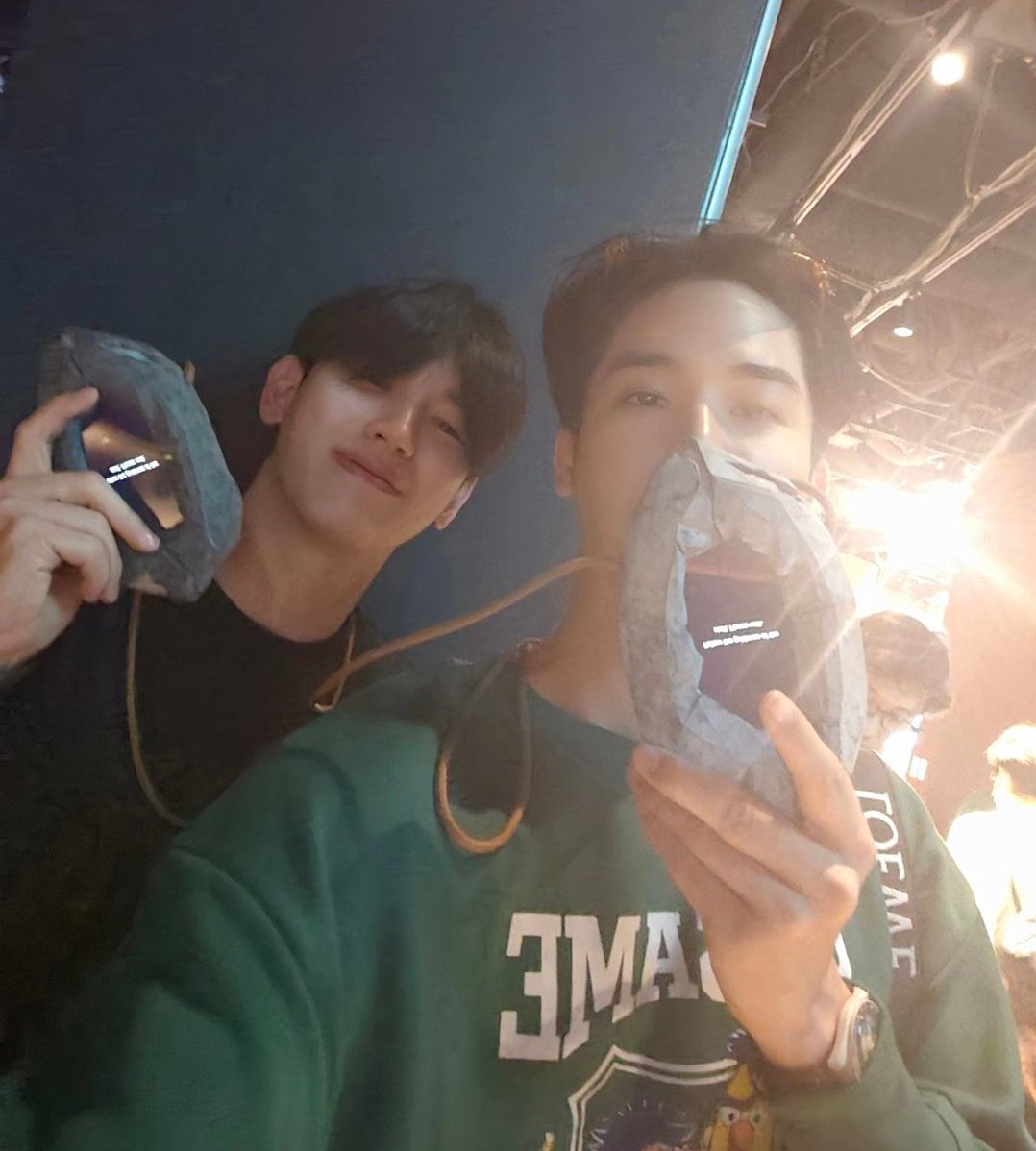 taynewtaehin's tweet photo. not hollywood but it's definitely taynew https://t.co/bwgHLyMhTz