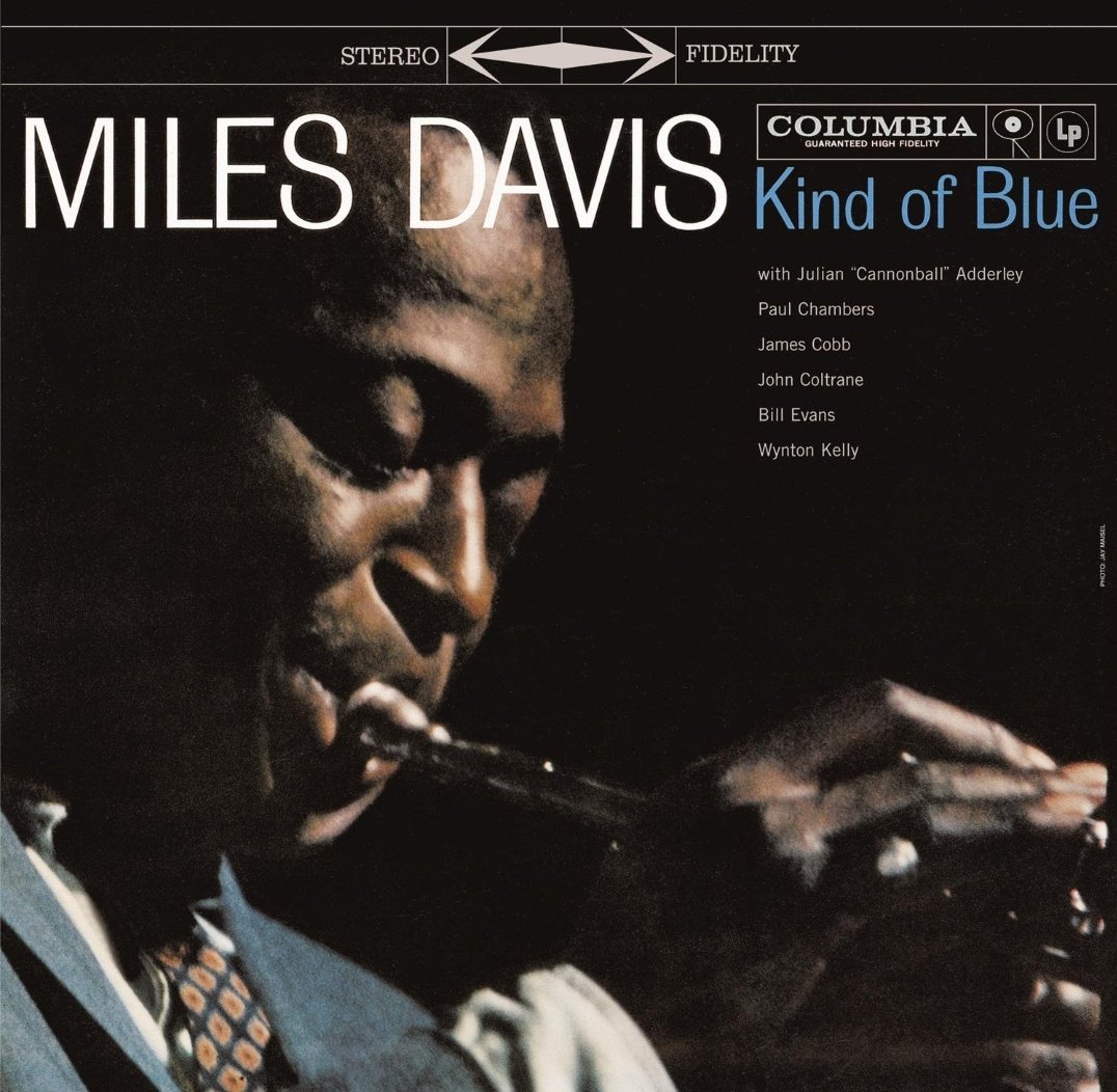 The best selling #Jazz record of all time and a masterpiece was released on this day in 1959: Miles Davis 🎺 Cannonball Adderley 🎷 John Coltrane 🎷 Bill Evans 🎹 Wynton Kelly 🎹 (Freddie Freeloader) Paul Chambers 🎻 (bass) Jimmy Cobb 🥁 'Kind of Blue'