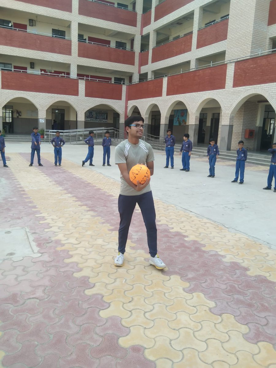 DIETPitampura's tweet photo. Dynamic Mr.Himanshu Arya has given session on Sports to 60 students of Class 6 at GBSSS, No.2, Mubarakpur Dabas(1412254)
UDISE - 07010103302
District-NW B
Hos- Mr.Ajay Kumar 
VI:- Mr.Bhoopesh Meena
CRCC-: Ms Monika 
@VidyanjaliDelhi @vidyanjali_edu
@Dir_Education @SCERT2021 https://t.co/gSUNIUMElV