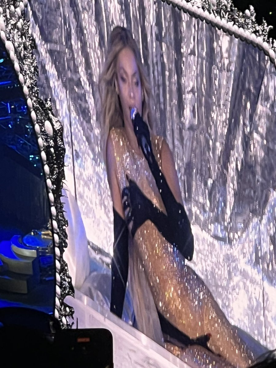 waitingforkali's tweet photo. Just finished seeing Beyoncé in Tampa tn and WOWW 10/10 #RENAISSANCEWorldTour https://t.co/MZFkDAYL6Q