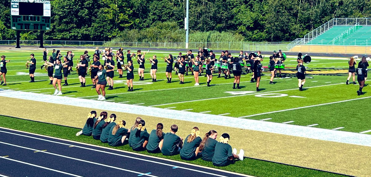 LLNewsome_2's tweet photo. Great way to start the school year! Love seeing all the families at the bash!! It was truly an amazing turn out!! #dragonfamily @AACSDistrict https://t.co/beNjbNimJO