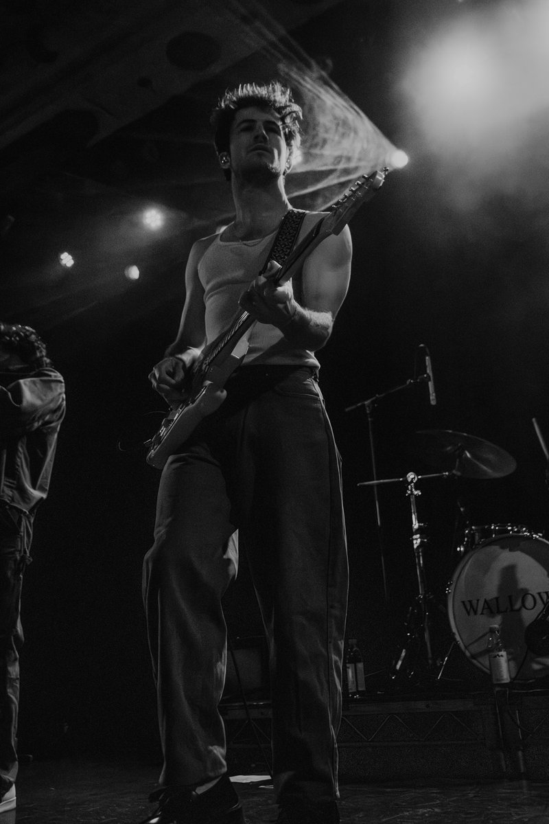 OTRPress's tweet photo. some photos of wallows lollapalooza after show in Chicago by @noflockinsloane https://t.co/bGQH9lIRol