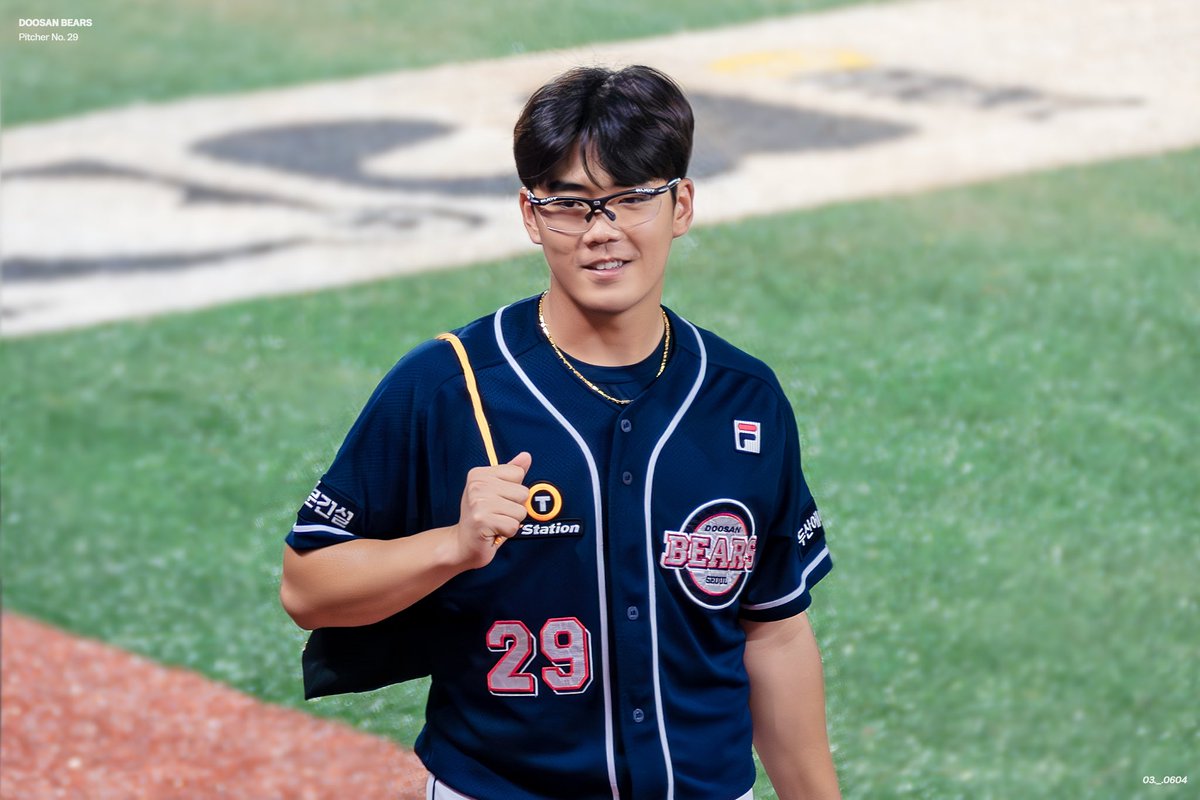 Run_Bears's tweet photo. 𝟮𝟯𝟬𝟳𝟭𝟮

#두산베어스 #이병헌 #Run_29 https://t.co/RcvaYRotZR