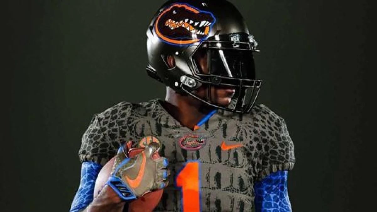 Blessed to have been offered by @GatorsFB thanks 🙏🏽 coach @UF_CoachRaymond @CoachCWilford @coach_bnapier #GoGators🐊 #Welcome2TheSwamp @GregBiggins @adamgorney @ChadSimmons_ @CraigHaubert @TomLuginbill @unclelukereal1 @miamiedison_fb @prowaytraining ... yo @SC_DBGROUP you called…