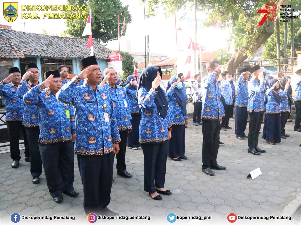 Plt. Kepala Diskoperindag Kabupaten Pemalang Junaedi Muslim, S.Sos pimpin Upacara memperingati Hari Kemerdekaan Republik Indonesia ke 78 tahun. Kamis (17/08) di halaman Kantor Diskoperindag.

DIRGAHAYU REPUBLIK INDONESIA KE 78 TAHUN
TERUS MELAJU UNTUK INDONESIA MAJU.

#hutri78