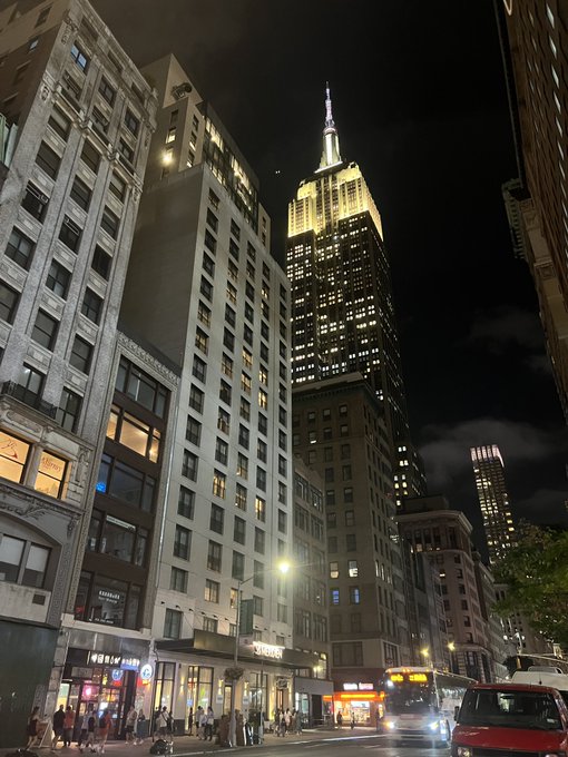 Empire State Building or the Eiffel Tower? https://t.co/r922wrU5Sy<a href="/tag/comedy"class="tags"><span>#comedy</span></a><a href="/tag/standup"class="tags"><span>#standup</span></a>