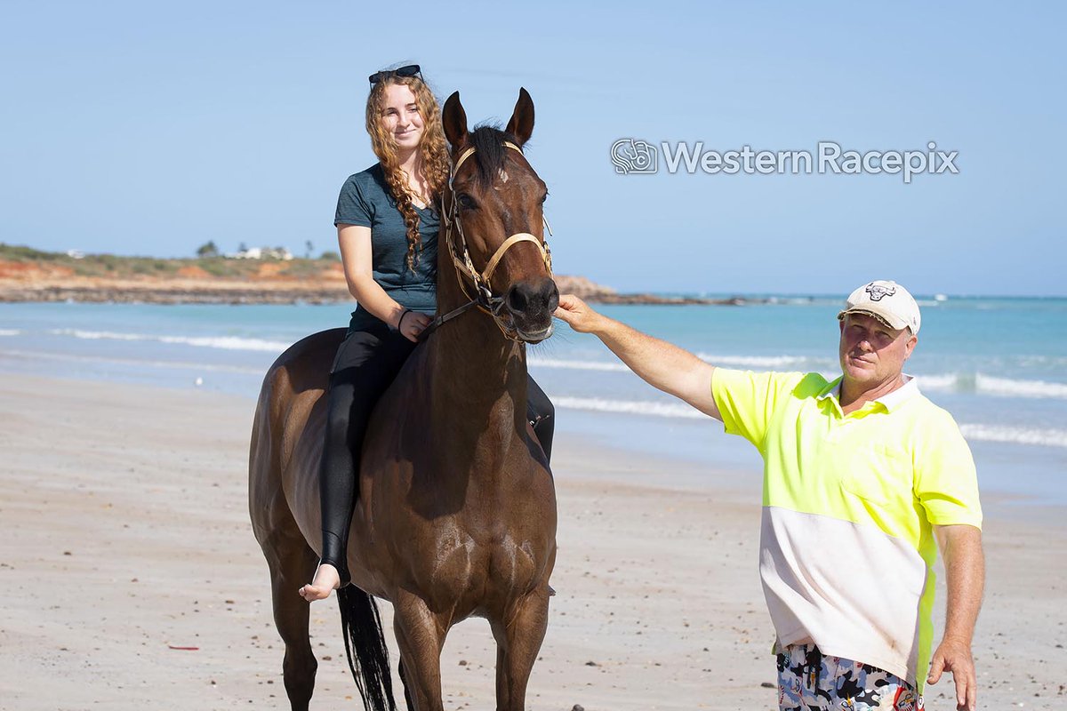 Kennedy and Ombudsman having a swim at Gantheaume Point ahead of Saturday's Broome Cup meeting <a href="/BroomeTurfClub/">Broome Turf Club</a> 

#WesternRacepix #BroomeCupCarnival

More 📸 westernracepix.com