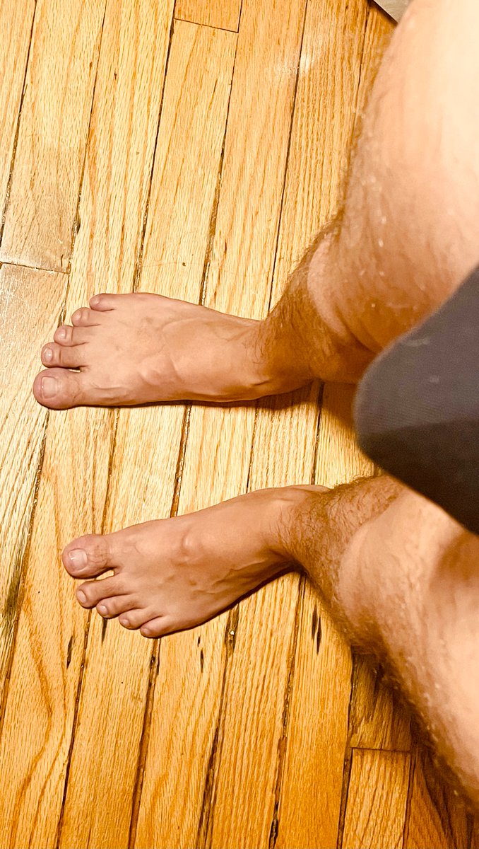 pedi_scar's tweet photo. Good Morning, these feet are ready to start the day.
#feet #fetish #toes #veinyfeet #domfeet #morningwood #bulge #underwear #hairylegs #malefeet #worshipmyfeet #simpsneeded #subsneeded #malefetishcontent #pedi_scar https://t.co/2GlAtzp5mS