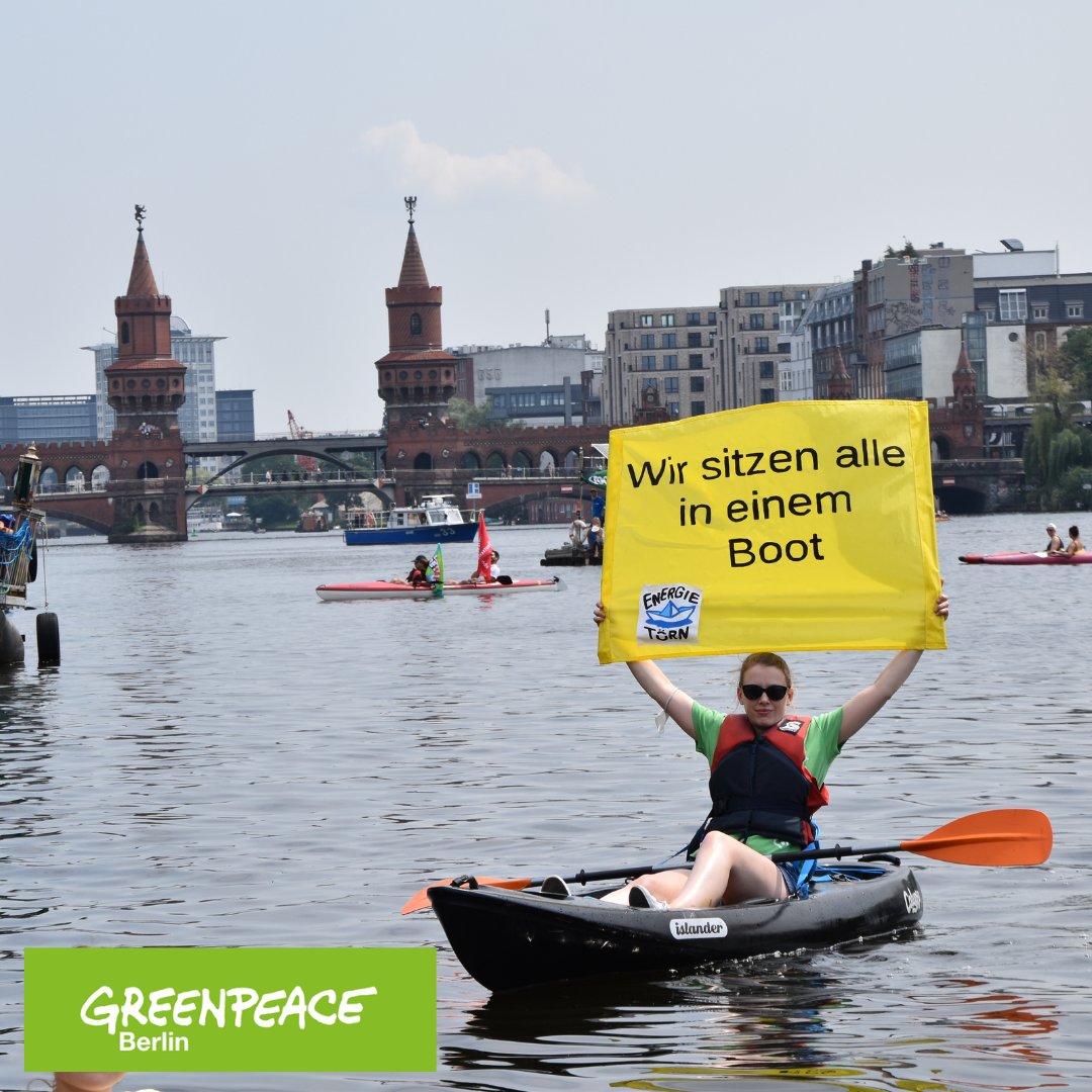 greenpeace_bln's tweet photo. Volle Kraft voraus: grüne Energie für alle!💥

Unter dem Motto haben wir am Sonntag bei der Climate &amp; Boat ein starkes Zeichen für eine sozial- und klimagerechte Wärmewende gesetzt 🛶🔆
———
#climatechange #climatejustice #klimaschutz #wärmewende https://t.co/eynEtY1v9K