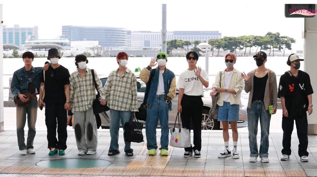 Kkorepo's tweet photo. 【動画】#JO1、メンバー同士手をつなぎながら「KCON LA 2023」に出演のためロサンゼルスに向け出国
https://t.co/vVuPtcQlB7 https://t.co/ebkP9v3AYh