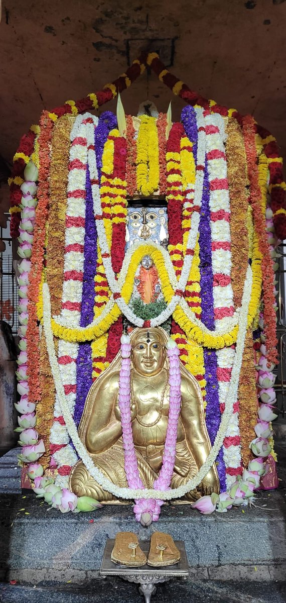Today's Mantralayam Shri Raghavendra Swamy Moola Brindavan *Guruvara* Alankara Darshana ! 17-AUG-2023 ! *ॐ श्री राघवेंद्राय नमः ।*🙏🙏