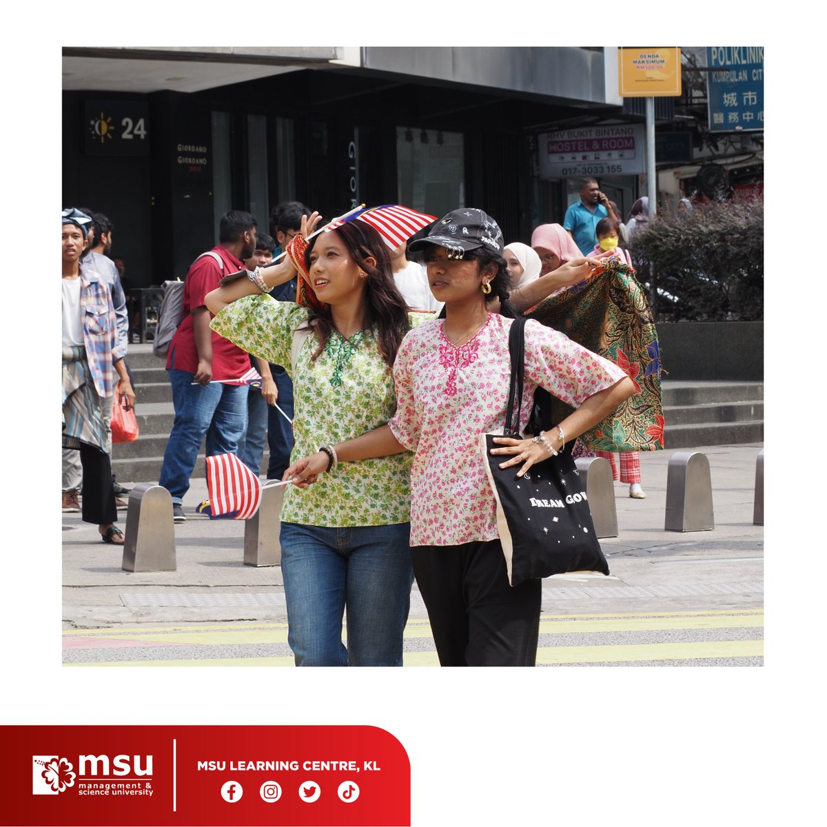 MSULCKL's tweet photo. MLC Merdeka Program 🇲🇾🇲🇾

Merdeka cheers echoed from KL Sentral to Bukit Bintang. Among the activities done during the walk was merdeka trivia or dare and crosswalk fashion show.

Proud of our #MSUrians 🌺

#sayaanakmalaysia🇲🇾
#merdekawalk
#lovefromMLC❤️
#MSUMalaysia https://t.co/EVGPYQLZoA