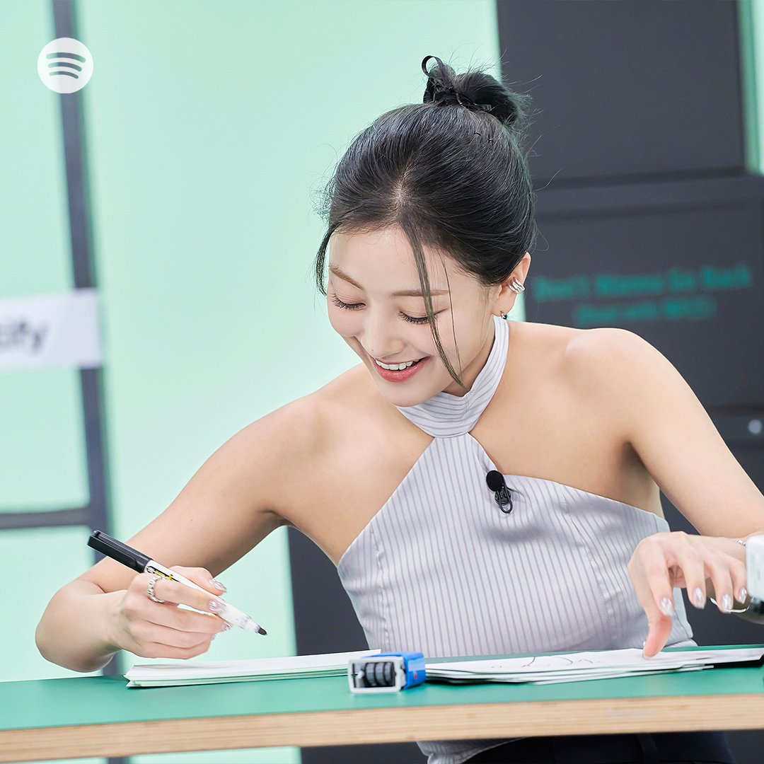 SpotifyKR's tweet photo. 우리 지효는 비하인드 포토도 예쁘죠? 귀엽죠? 사랑스럽죠?💖

@JYPETWICE #TWICE #트와이스 #JIHYO #지효
#ZONE #KillinMeGood https://t.co/W4lWRB5Hyo