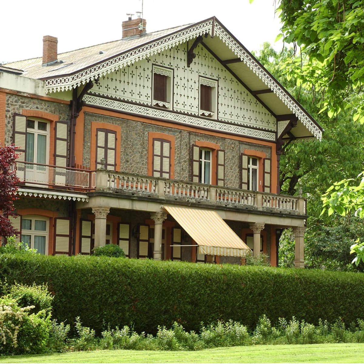 [#VichyMonAmour] 💙 Envie de (re)découvrir les secrets de la Ville de #Vichy ? Voyagez à travers 2000 ans d’histoire locale en participant aux visites guidées proposées par Vichy Mon Amour.
⏱ 90 minutes chrono (et parfois un petit peu +)
👉 Infos sur swll.to/jH0hn